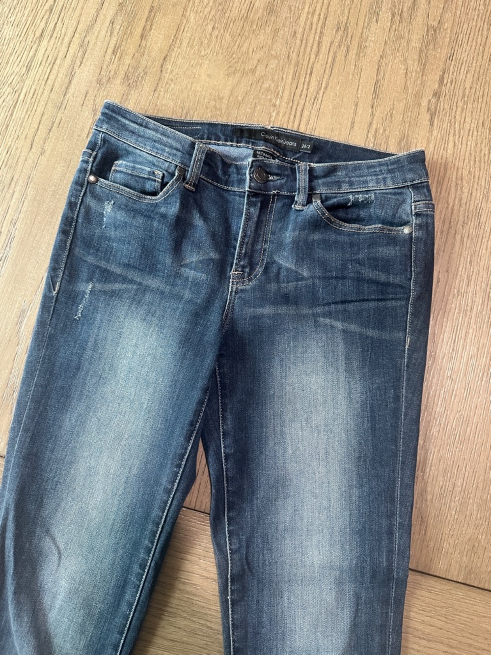 Calvin Klein Ultimate Skinny Jeans Size 26/2 Medium Wash - Picture 2 of 8